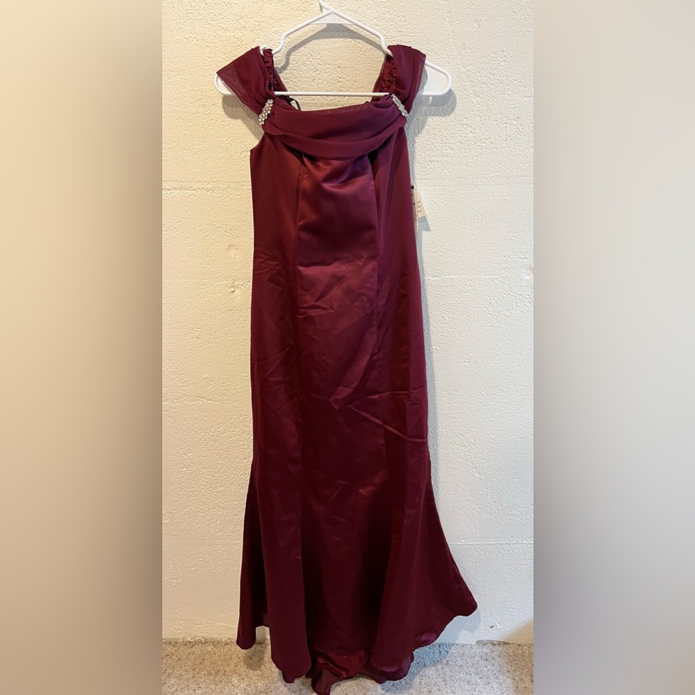 NWT Betsy and Adam formal dress size 4